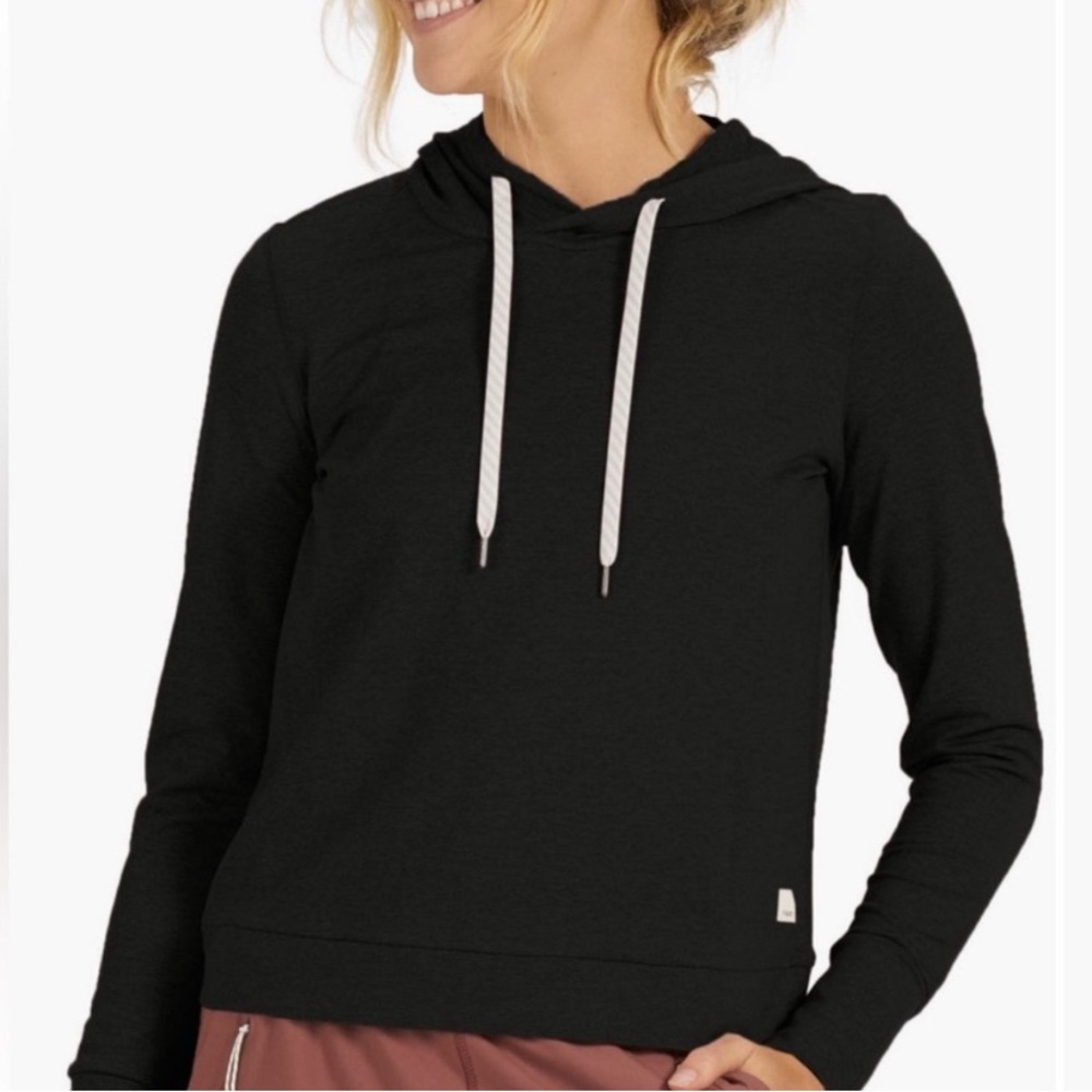 Vuori Halo Essential Hoodie Medium Cropped Black Performance Stretch DreamKnit